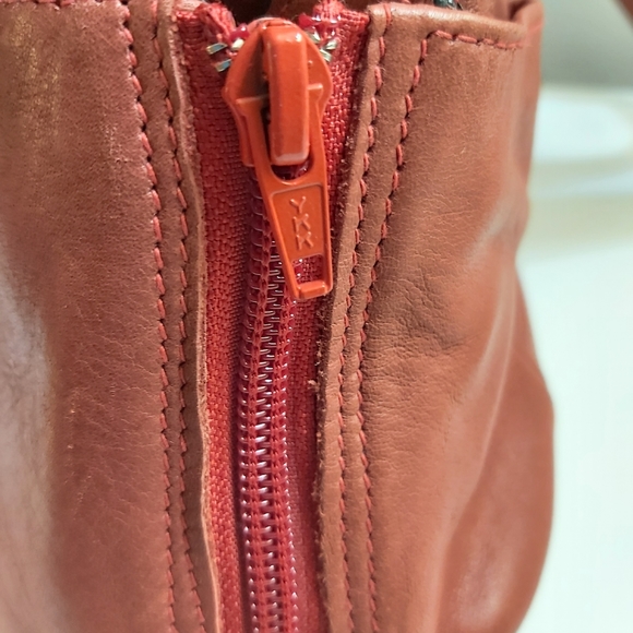 Red handbag - Picture 5 of 8